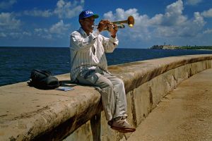 MAN PLAYING TRUMPET ALONG THE EL MALECON
